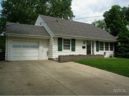 Northside_Sioux_City_Garage_Door_Before