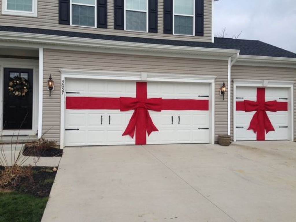 garage-door-christmas-present-diy-red-burlap-ribbon-and-bow-for-christmas-decor-for-garage-doors.jpg